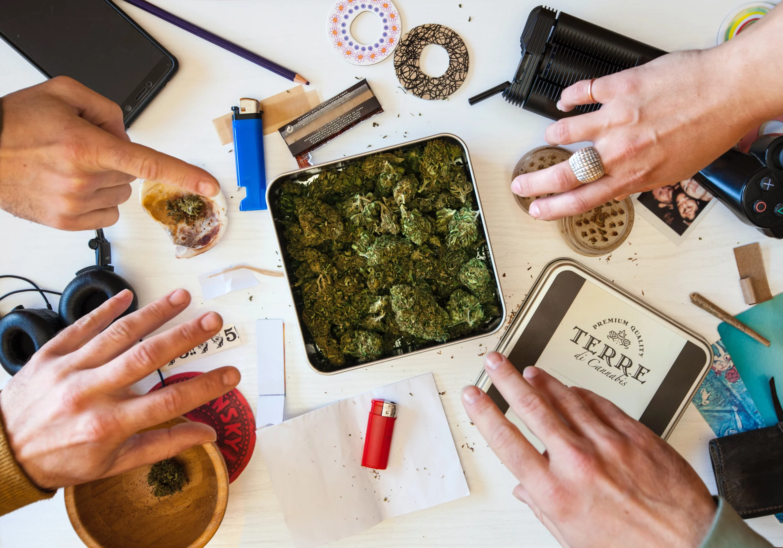 The Pros and Cons Of Using a Dry Herb Vaporizer